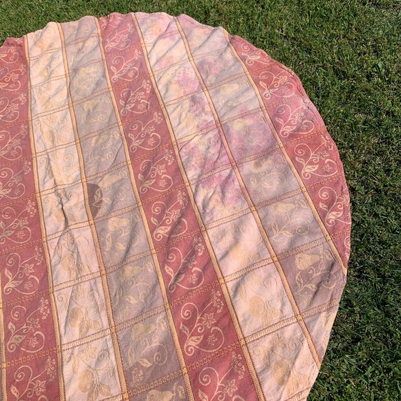 Round Multicolor Patterned Table cloths - Picture 7 of 7